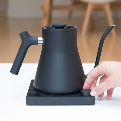 fellow kettle black
